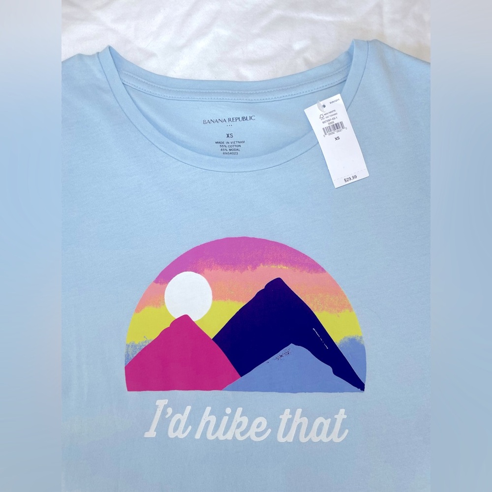 NWT Banana Republic Graphic Tee “I
d Hike That” in light/sky blue - Picture 4 of 4